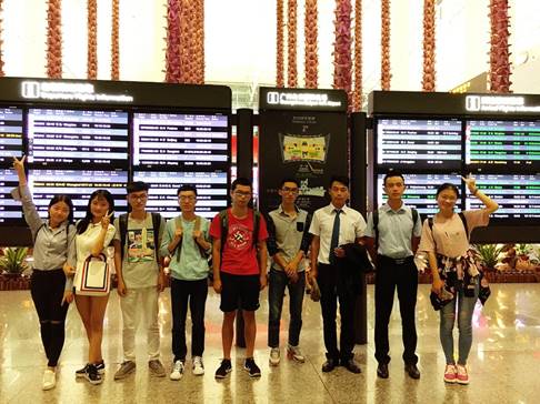 说明: 赴马来学生安全抵达吉隆坡机场