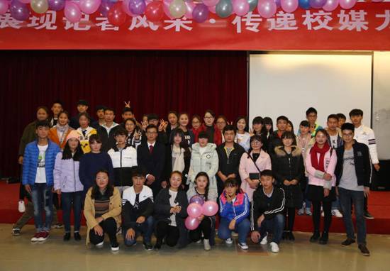 大学生记者团记者团1